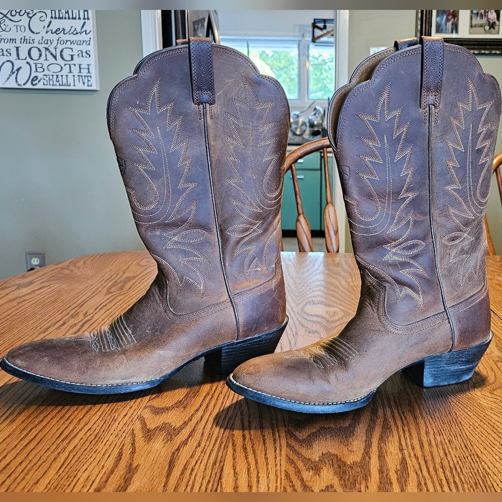Women's Ariat Cowboy boots 8.5 B